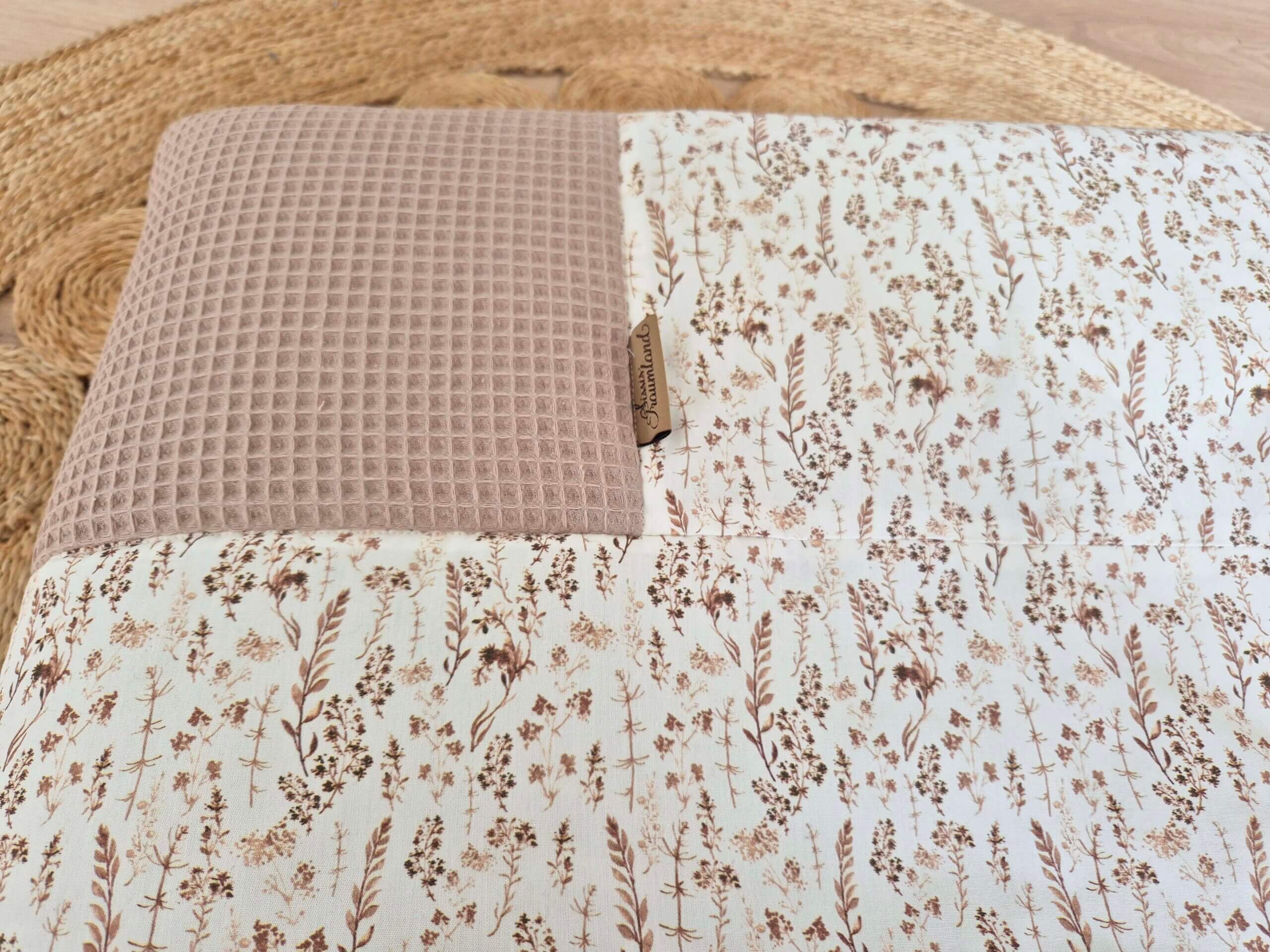 Extra dicke Krabbeldecke Leaves dunkles beige 4 Extra dicke Krabbeldecke Leaves dunkles beige – Bild 4